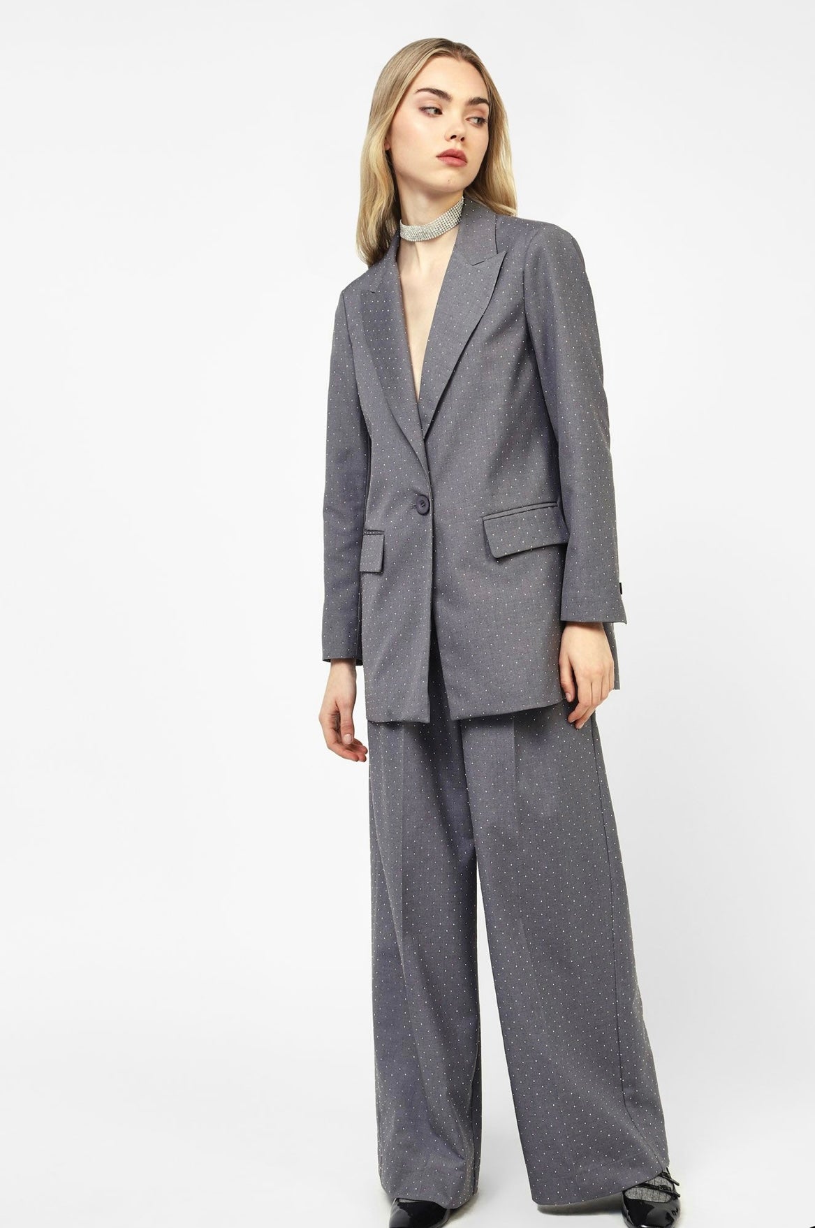 ELEGANT BLAZER AND TROUSERS SET WITH SPARKLE